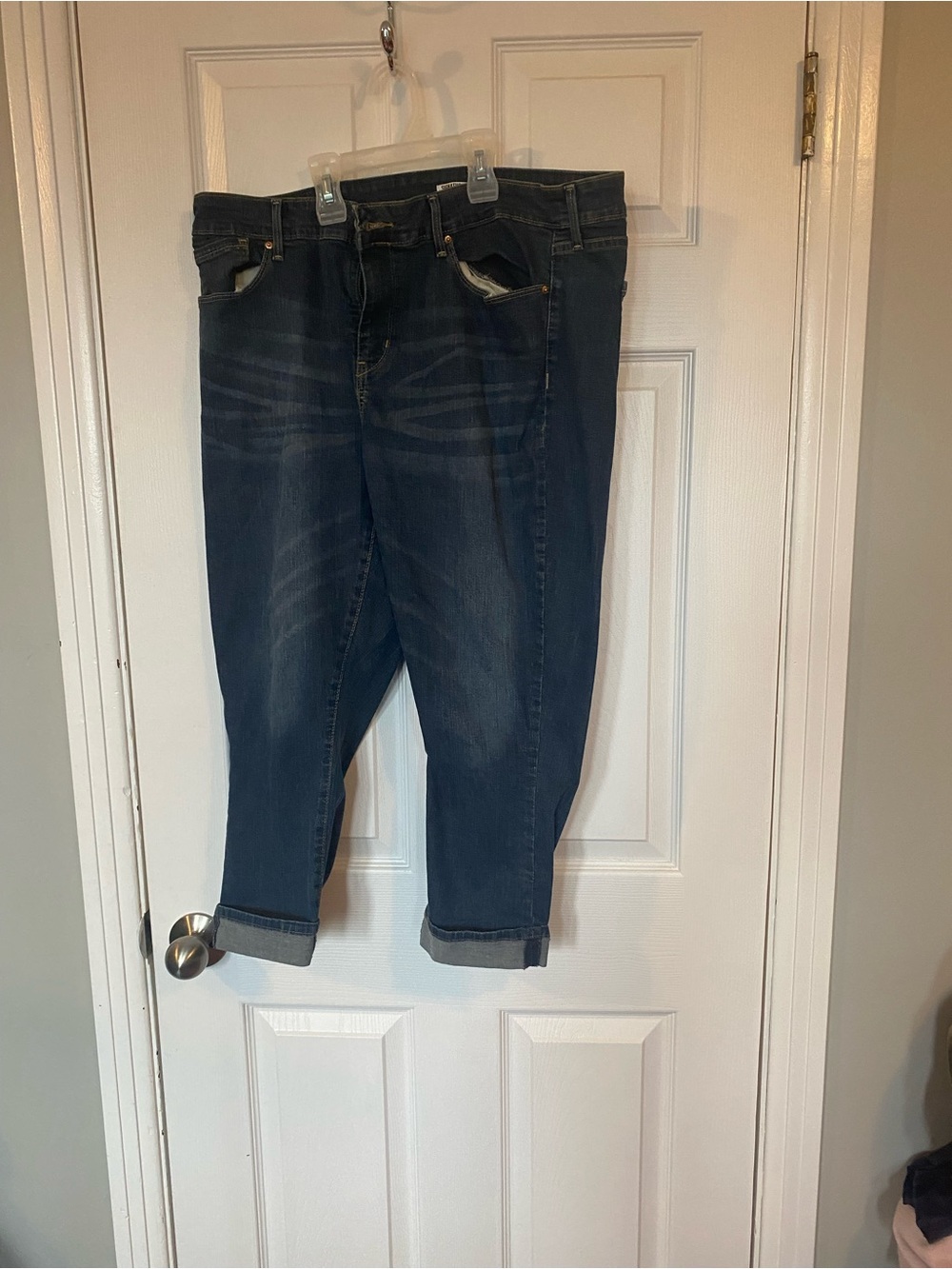 Signature by Levi Strauss Dark Wash Denim Capris - Size 18 / W34